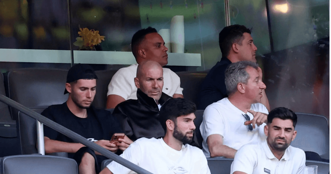 Zidane père dans les tribunes pour voir son fils Luca avec l'EN