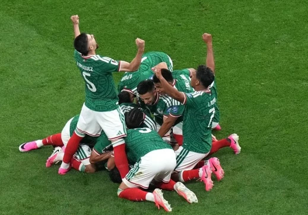 Mexique 2-0 Équateur : les Aztèques filent en huitièmes de finale