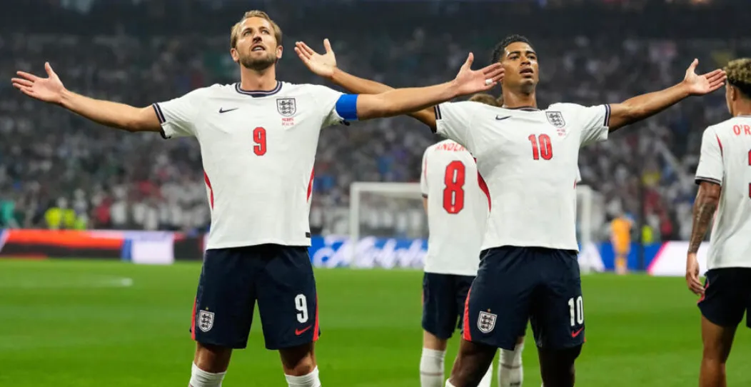 Une Angleterre héroïque s'en sort dans un Aztèque en feu (3-2)