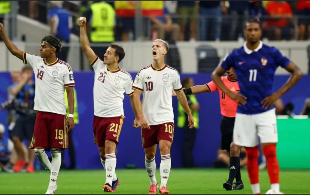 Une Espagne injouable éteint les Bleus et se qualifie en finale